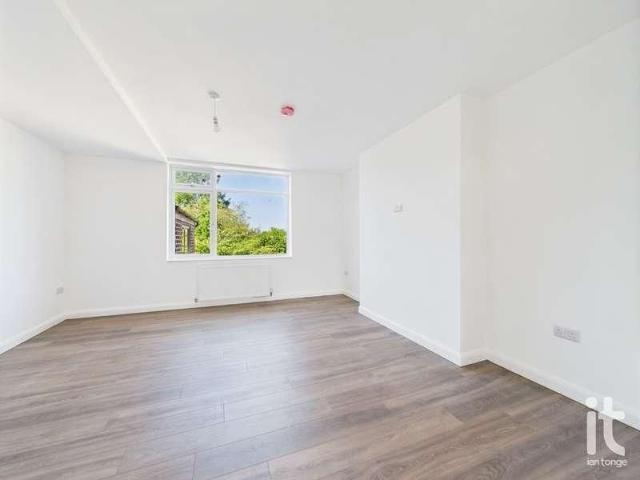 Apartment for rent in High Lane, Stockport