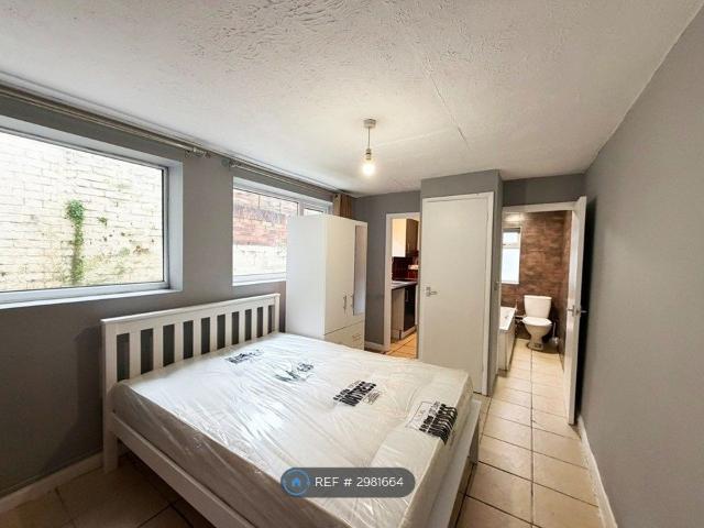 Studio for rent in Bury Park, Luton