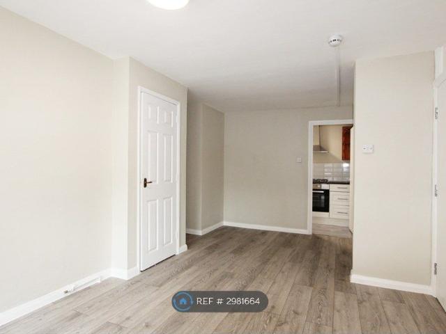 Studio for rent in Spring Park, Luton