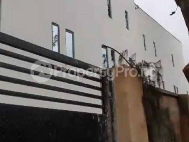 House for sale in Surulere