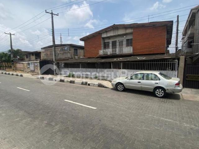 House for sale in Surulere