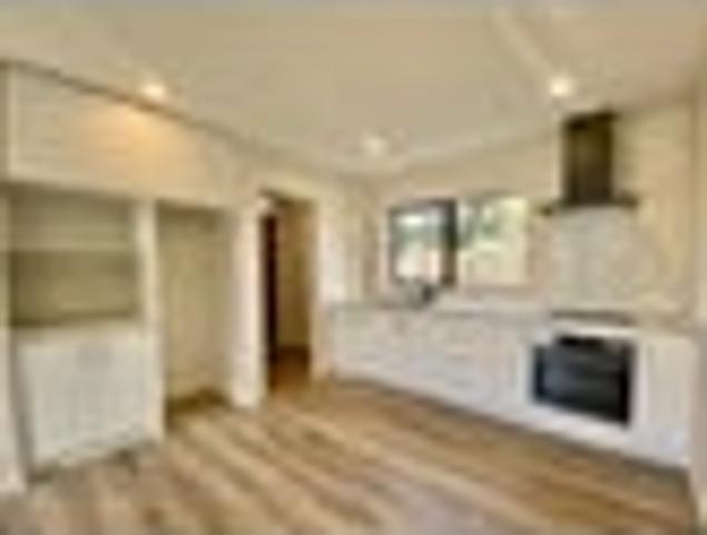 Townhouse for sale in Chaslands, Canterbury