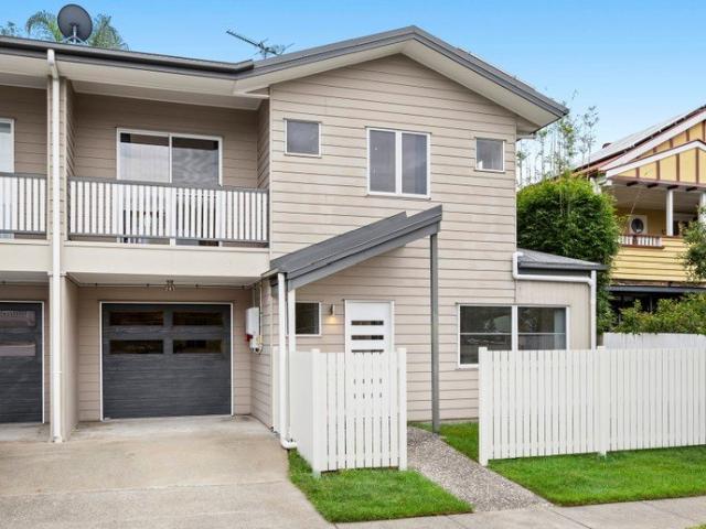 Townhouse for sale in Toombul, Queensland