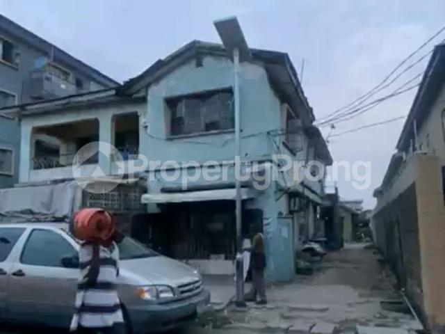House for sale in Surulere
