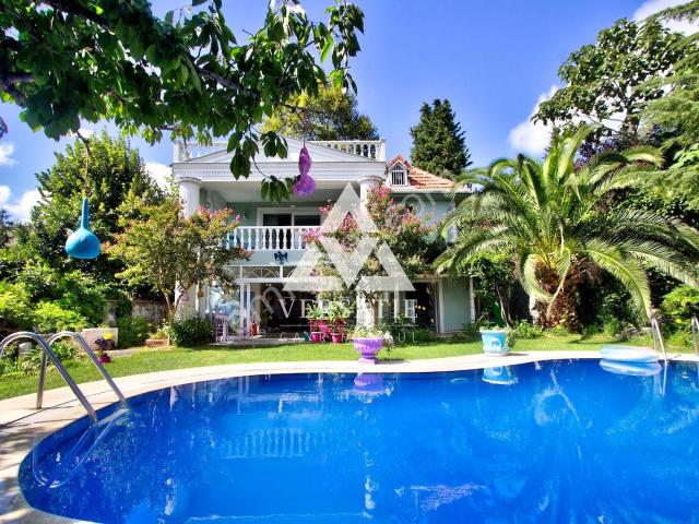 Sariyer içerisinde satılık Villa