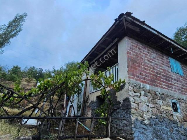 Küçük Oturak, Banaz içerisinde satılık Villa