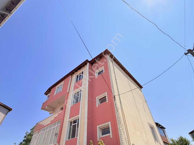 Bozoba Mahallesi, Saray içerisinde satılık Bina