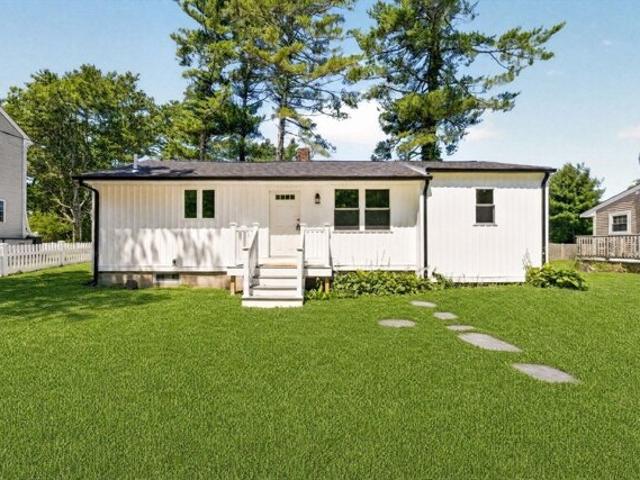 House for sale in Manomet, Massachusetts