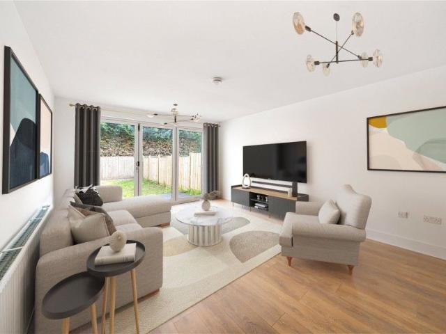 House for rent in Row Town, Surrey