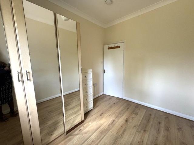 Studio for rent in Row Town, Surrey
