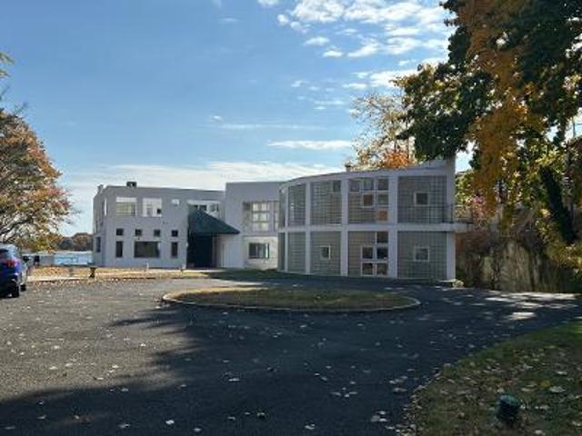 House for sale in Greenwich