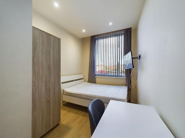 Studio for rent in Calderstones