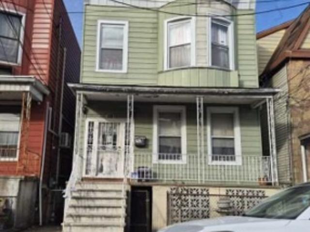 Property for sale in The Bronx, Arverne