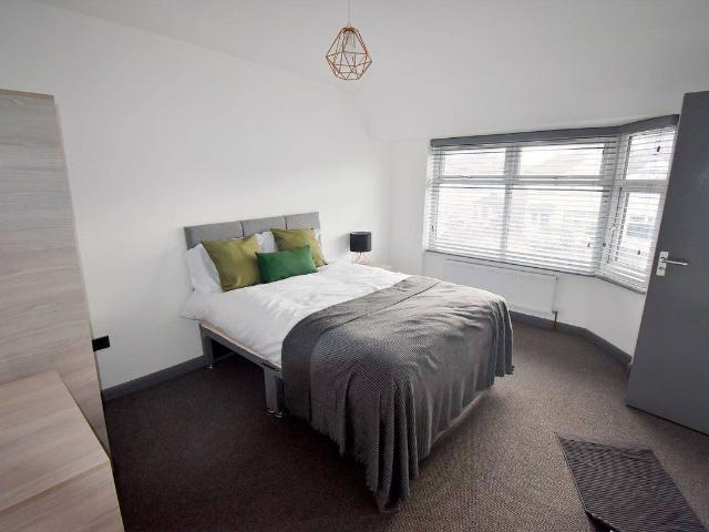 Room for rent in Beavers, Greater London