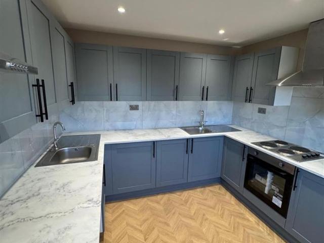 Studio for rent in Lower Green Esher, Blackhills