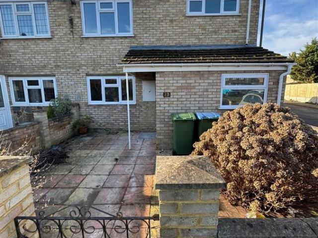 Studio for rent in Lower Green Esher, Blackhills