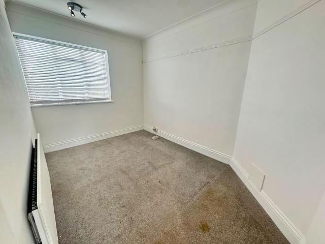 Apartment for rent in Upminster Bridge, Greater London