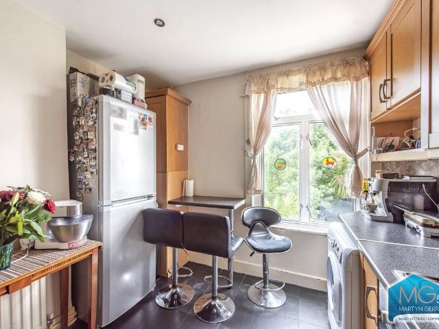 Apartment for rent in Mill Hill Village, Greater London