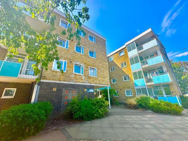Apartment for rent in Thornhill Park, City Of Southampton
