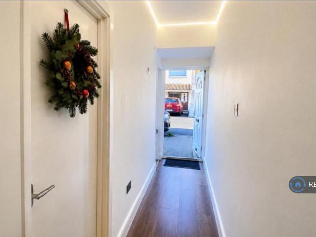 Apartment for rent in Wealdstone, Greater London