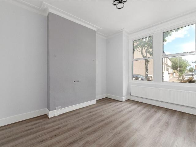 Apartment for rent in Furzedown, Greater London