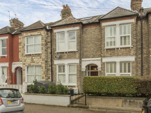 Apartment for rent in Furzedown, Greater London