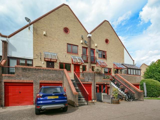 Apartment for rent in Rotherhithe, Greater London