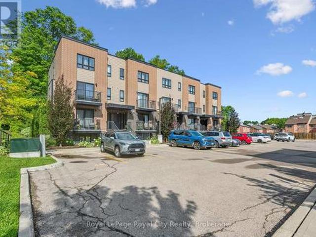Townhouse for sale in Kitchener, Ontario