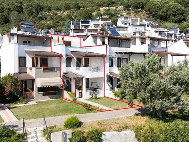 Armutlu içerisinde satılık Villa