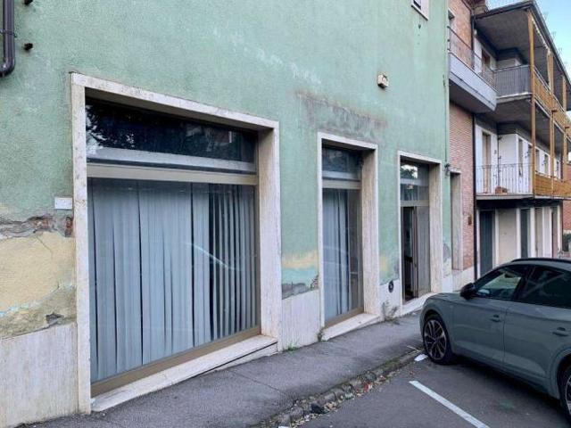 Locale Commerciale in vendita a Rigomagno, Sinalunga