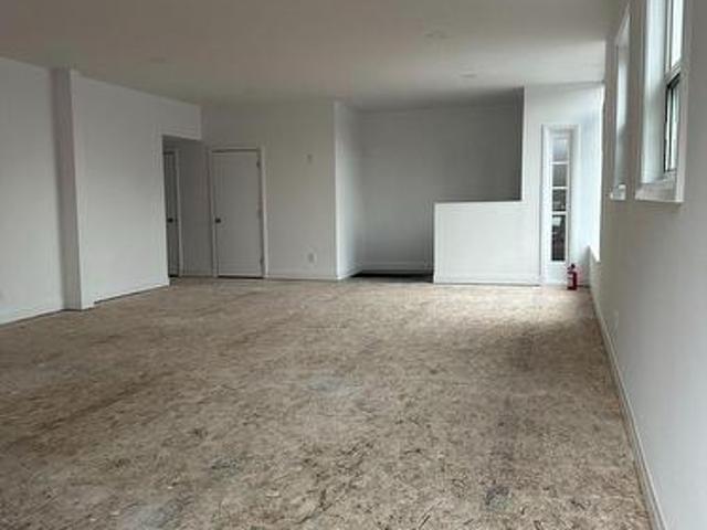 Commercial for rent in Hamilton