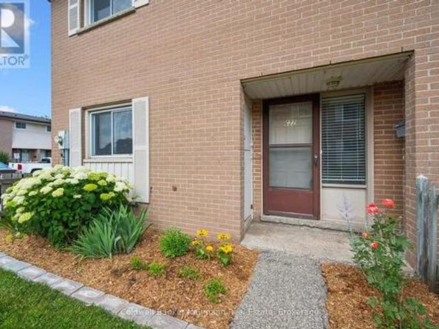 Townhouse for sale in Guelph, Ontario