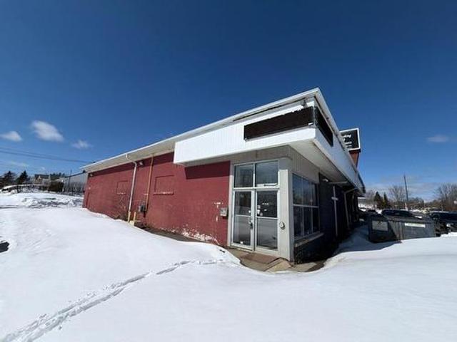 Commercial for rent in Thunder Bay, Ontario
