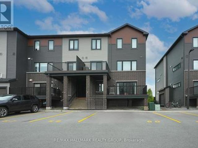 Townhouse for sale in Ottawa