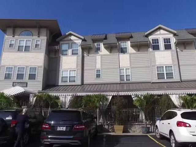 Condo for sale in Brookfield