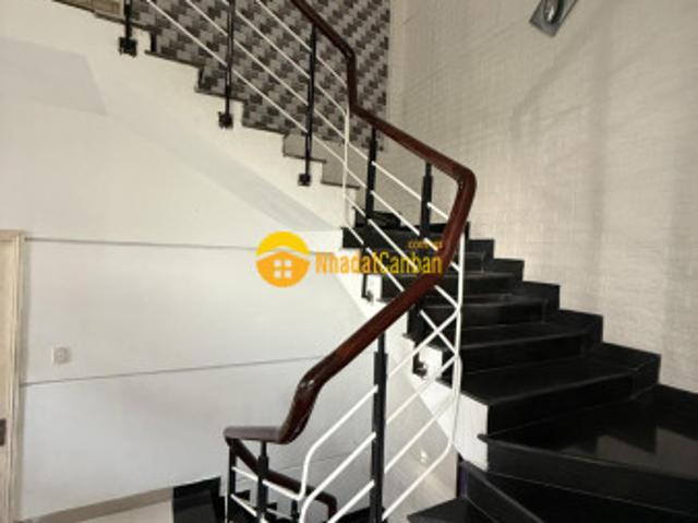Nhà mặt phố bán