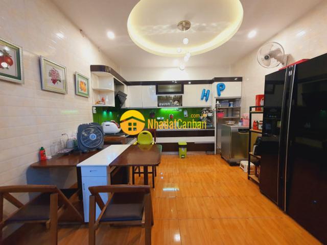 Nhà mặt phố bán tại Hà Nội