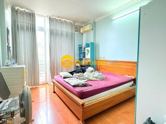 Nhà mặt phố bán