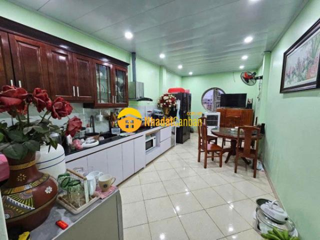 Nhà mặt phố bán