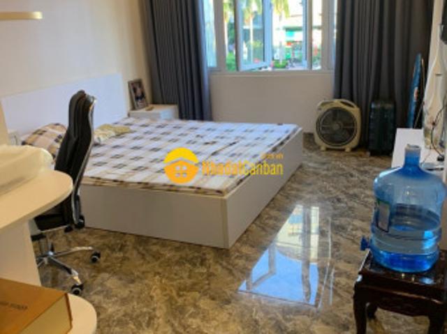 Nhà mặt phố bán