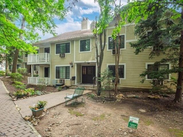 Condo for sale in Foxwood Condominium, Morris Plains