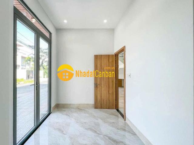 Nhà mặt phố bán