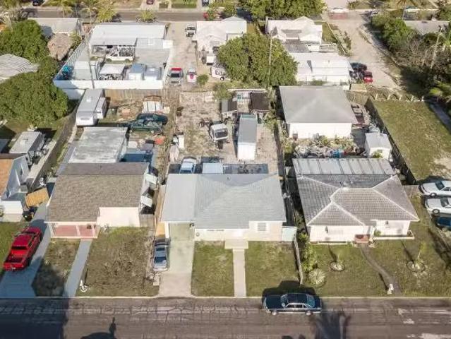 House for rent in Lake Worth