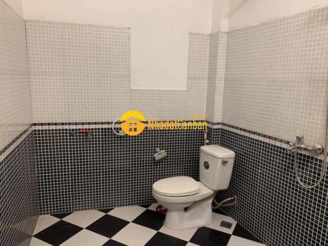 Nhà mặt phố bán