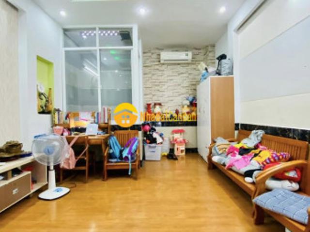 Nhà mặt phố bán