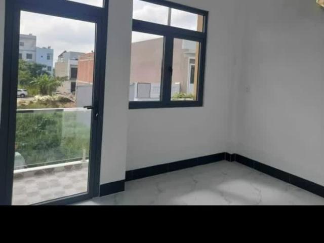 Nhà mặt phố bán