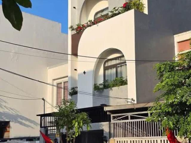 Nhà mặt phố bán
