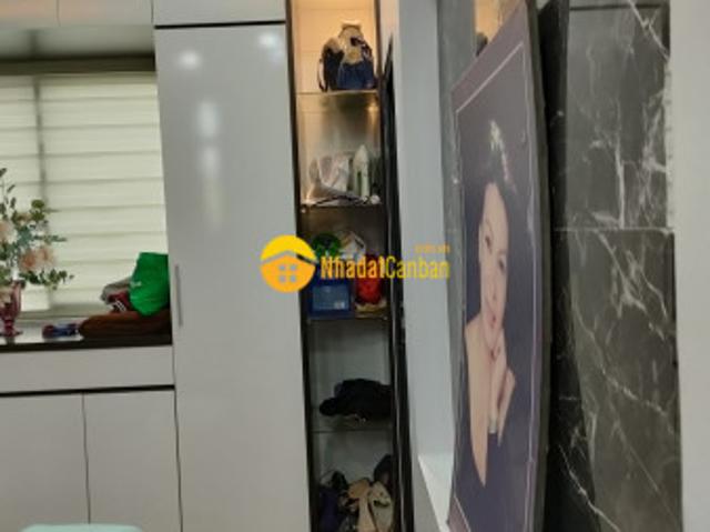 Nhà mặt phố bán