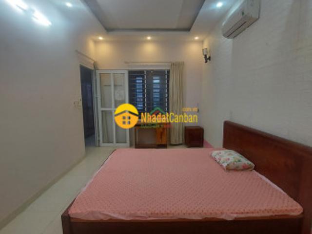 Nhà mặt phố bán
