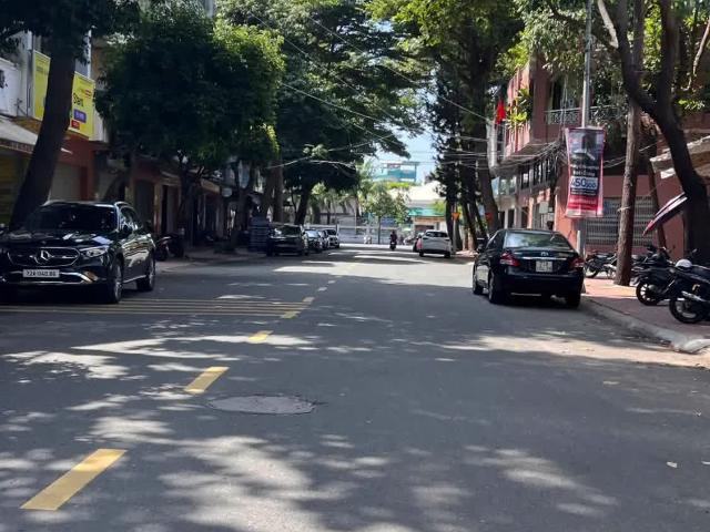 Nhà mặt phố bán